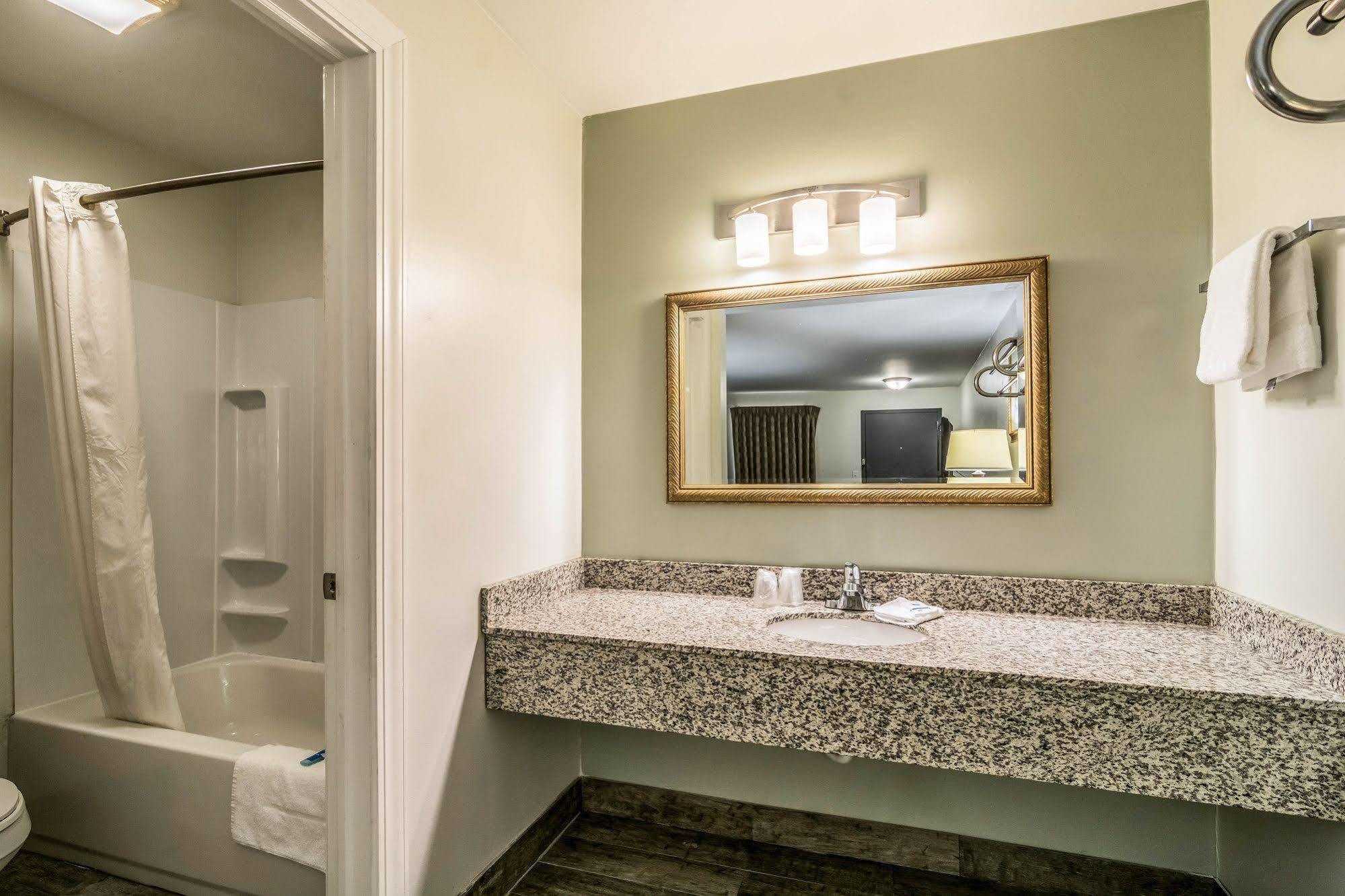 Rodeway Inn פורטייג' מראה חיצוני תמונה