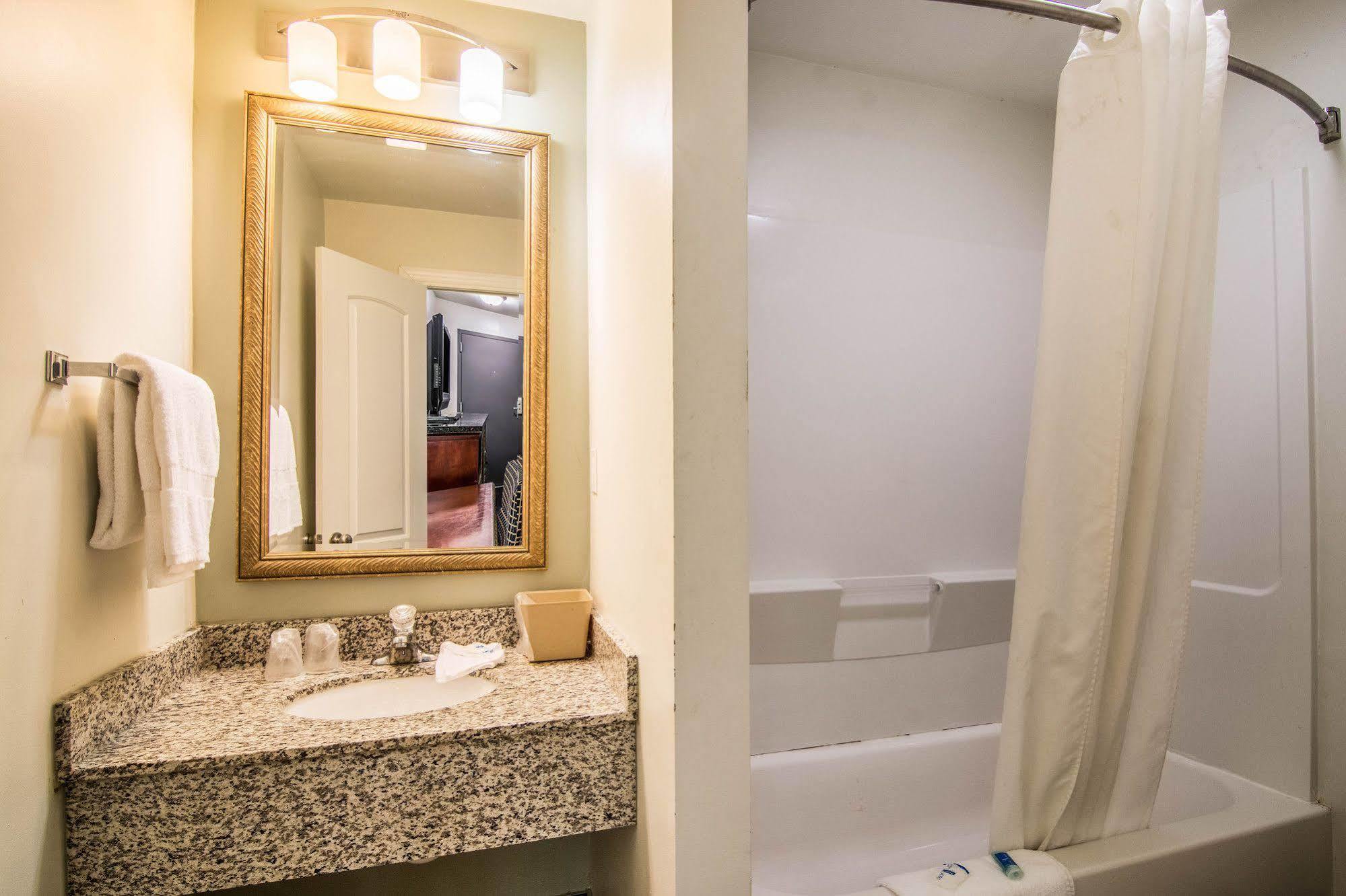 Rodeway Inn פורטייג' מראה חיצוני תמונה